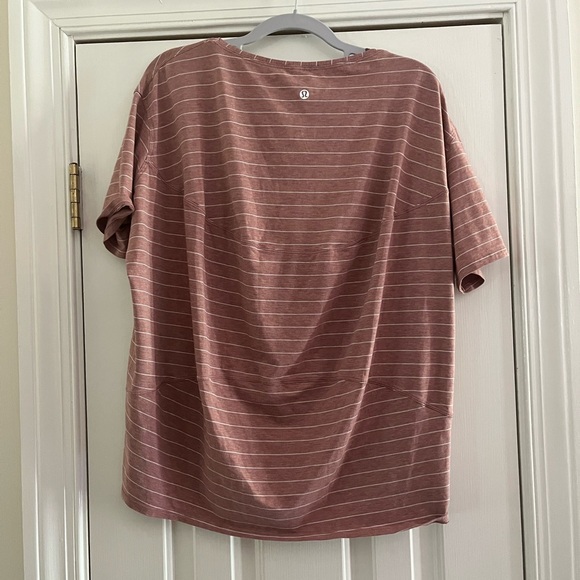 Lululemon tee - Picture 2 of 2